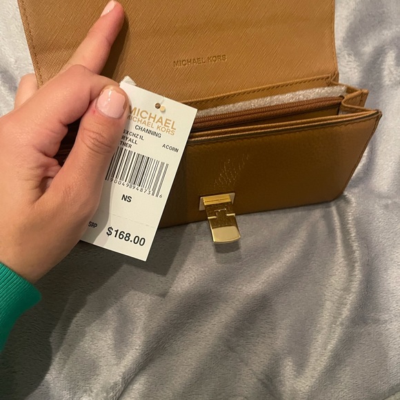Brown / tan Michael Kors wallet - Picture 2 of 2